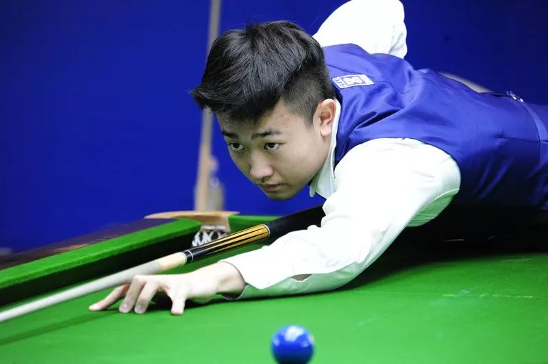 球队表现得 球队表现得