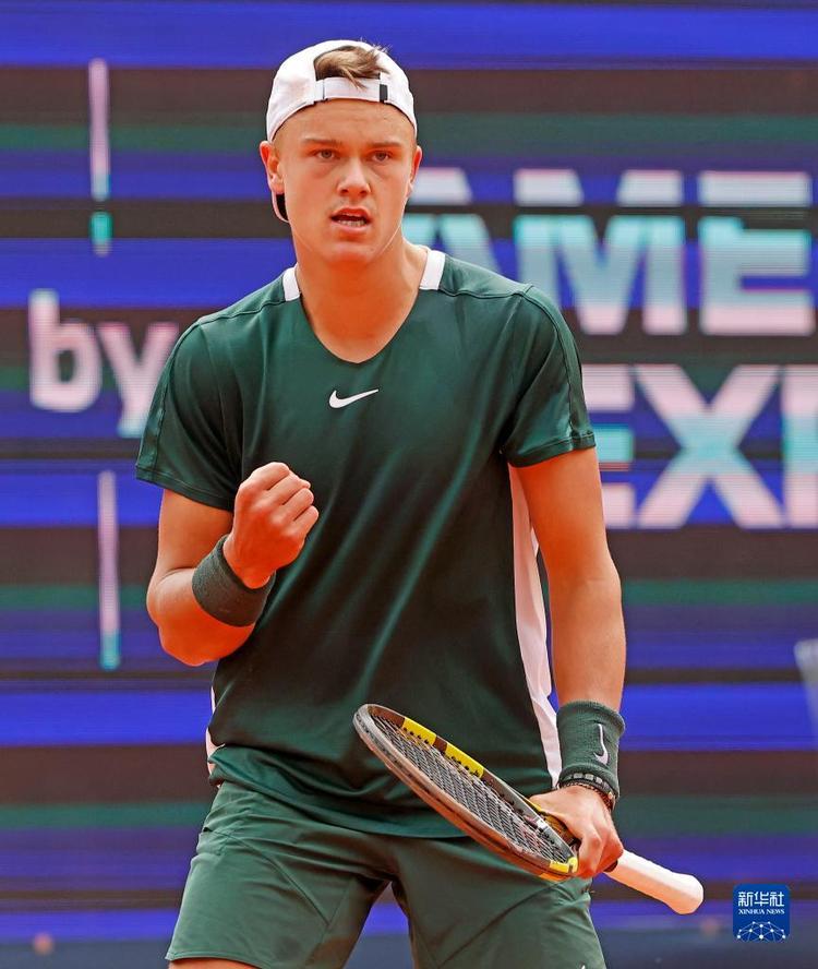 充满力量和 充满力量和