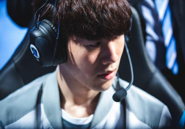 镜头里却定 镜头里却定